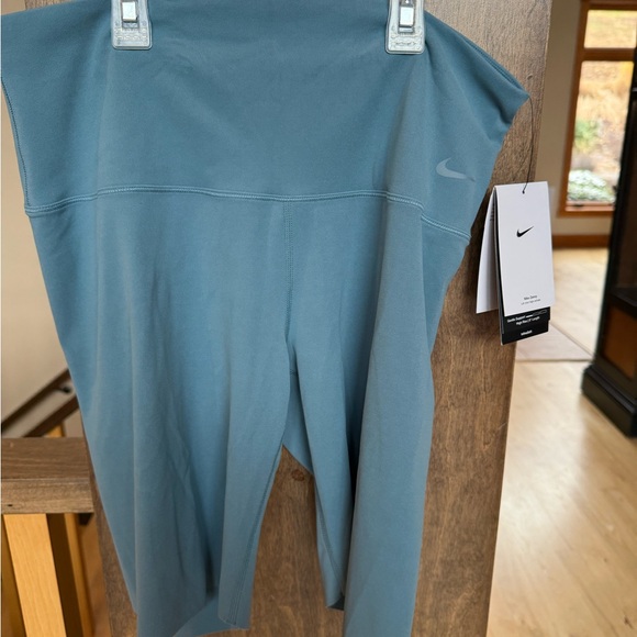 Nike Zenvy Women's Dark Teal Dri-Fit High Rise 8”Bike Shorts, Size Large - Picture 7 of 9